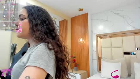 Snapshot of luna__vegga chatting on 05/05/26, 04:37 Luna online show from 05/05/26, 04:37