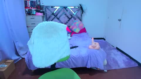 luna_analya online show from 10/22/25, 12:44