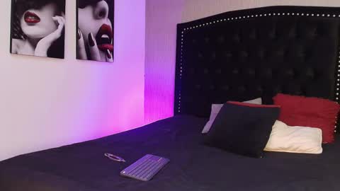 Snapshot of luna_and_titan chatting on 11/09/25, 12:47 Luna And Titan online show from 11/09/25, 12:47