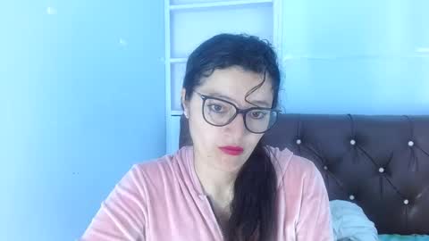 Snapshot of luna_azul_15 chatting on 01/04/25, 12:49 dalia online show from 01/04/25, 12:49