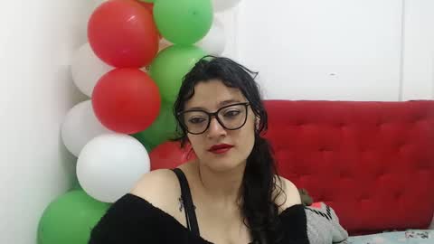 Snapshot of luna_azul_15 chatting on 01/08/25, 02:35 dalia online show from 01/08/25, 02:35