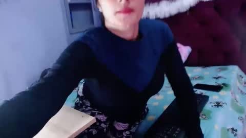 Snapshot of luna_azul_15 chatting on 01/11/25, 04:57 dalia online show from 01/11/25, 04:57