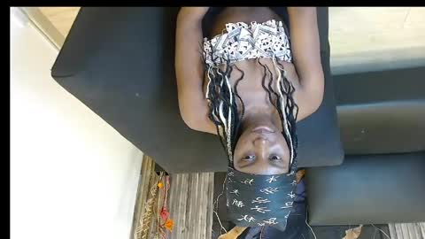 luna_bella882689 online show from 05/25/26, 06:58