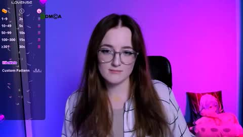 luna_berryy online show from 11/25/25, 08:31