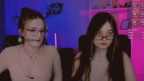 luna_berryy online show from 04/25/26, 07:44