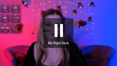 luna_berryy online show from 05/13/26, 07:55