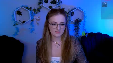 luna_berryy online show from 06/11/26, 07:12