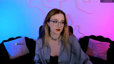 luna_berryy online show from 06/24/26, 07:02