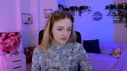 luna_berryy online show from 07/11/26, 06:43