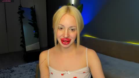 Snapshot of luna_beverly chatting on 03/23/26, 08:02 luna_beverly online show from 03/23/26, 08:02