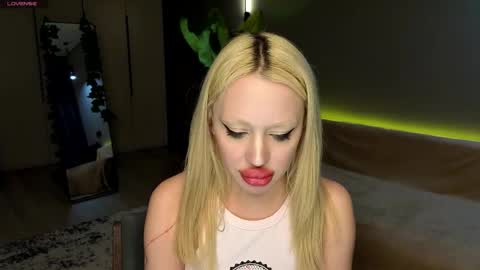 Snapshot of luna_beverly chatting on 04/16/26, 10:34 luna_beverly online show from 04/16/26, 10:34