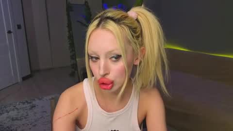 Snapshot of luna_beverly chatting on 04/28/26, 08:14 luna_beverly online show from 04/28/26, 08:14