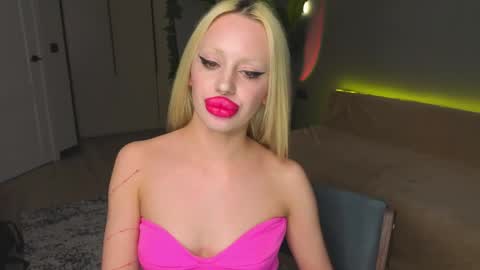 Snapshot of luna_beverly chatting on 04/30/26, 10:36 luna_beverly online show from 04/30/26, 10:36