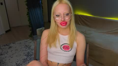 Snapshot of luna_beverly chatting on 05/12/26, 11:57 luna_beverly online show from 05/12/26, 11:57