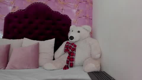 Snapshot of luna_bloomm_ chatting on 05/14/26, 06:20 Luna Bloom online show from 05/14/26, 06:20