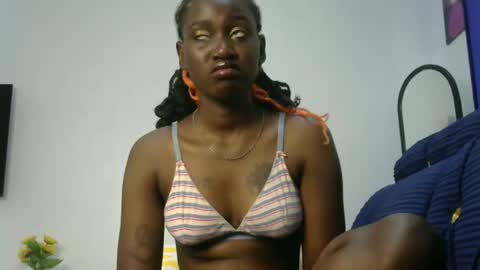 Snapshot of luna_blues chatting on 05/10/26, 01:49 luna_blues online show from 05/10/26, 01:49