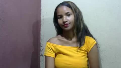 Snapshot of luna_cherry0 chatting on 04/16/26, 04:02 Laura online show from 04/16/26, 04:02