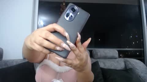 Snapshot of luna_corrs_ chatting on 11/01/25, 02:57 LUNA online show from 11/01/25, 02:57