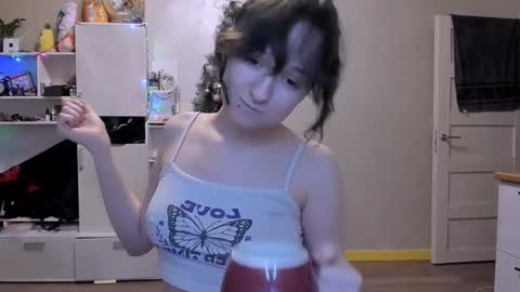 Snapshot of luna_cosmic chatting on 01/18/25, 07:04 Luna online show from 01/18/25, 07:04