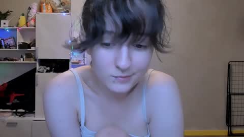 Snapshot of luna_cosmic chatting on 01/19/25, 06:32 Luna online show from 01/19/25, 06:32