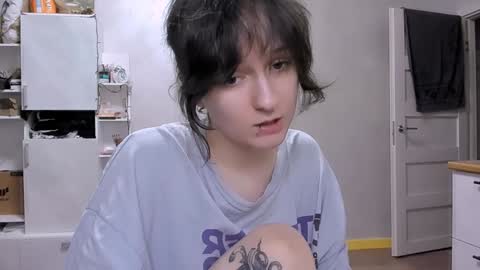 Snapshot of luna_cosmic chatting on 01/25/25, 02:58 Luna online show from 01/25/25, 02:58