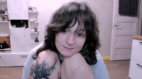 Snapshot of luna_cosmic chatting on 01/26/25, 08:57 Luna online show from 01/26/25, 08:57