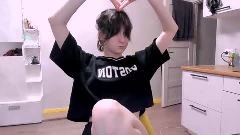 Snapshot of luna_cosmic chatting on 02/10/25, 10:09 Luna online show from 02/10/25, 10:09