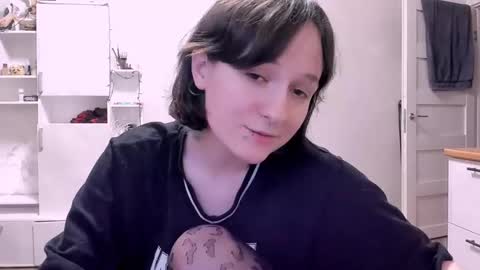Snapshot of luna_cosmic chatting on 02/11/25, 01:10 Luna online show from 02/11/25, 01:10