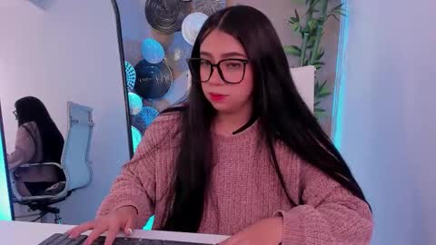 luna_cute14 online show from 01/19/26, 12:53