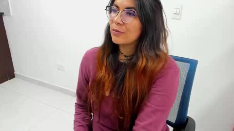 Snapshot of luna_dumont chatting on 01/11/25, 02:15 luna online show from 01/11/25, 02:15
