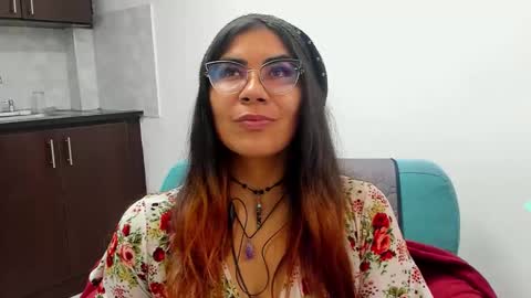 Snapshot of luna_dumont chatting on 01/17/25, 11:49 luna online show from 01/17/25, 11:49