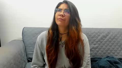 Snapshot of luna_dumont chatting on 01/18/25, 07:38 luna online show from 01/18/25, 07:38