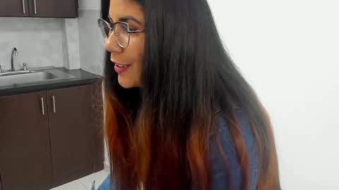 Snapshot of luna_dumont chatting on 01/21/25, 02:26 luna online show from 01/21/25, 02:26