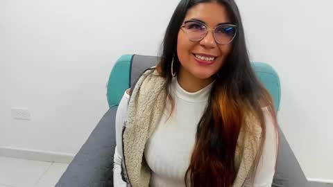 Snapshot of luna_dumont chatting on 01/24/25, 11:15 luna online show from 01/24/25, 11:15