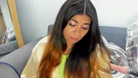 Snapshot of luna_dumont chatting on 01/27/25, 11:00 luna online show from 01/27/25, 11:00
