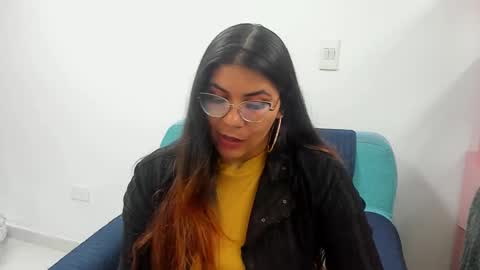 Snapshot of luna_dumont chatting on 01/30/25, 11:44 luna online show from 01/30/25, 11:44