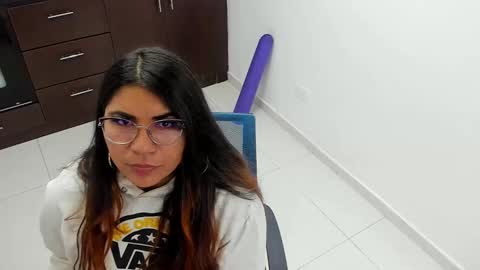 Snapshot of luna_dumont chatting on 02/02/25, 11:19 luna online show from 02/02/25, 11:19