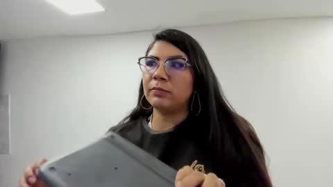 luna  online show from 10/26/25, 11:05