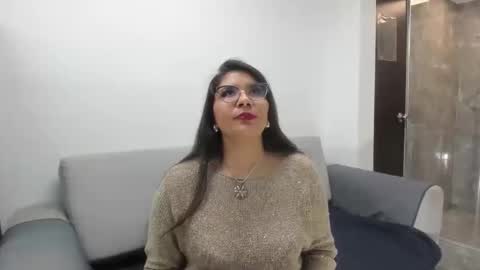 luna  online show from 12/05/25, 11:19