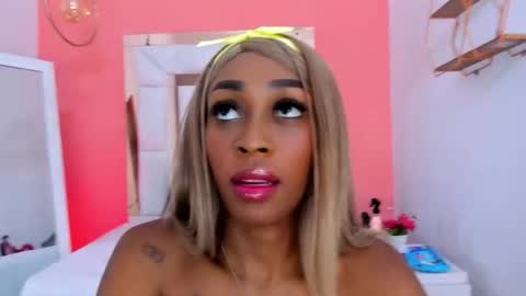 Snapshot of luna_ebony69 chatting on 10/24/25, 08:49 Luna online show from 10/24/25, 08:49