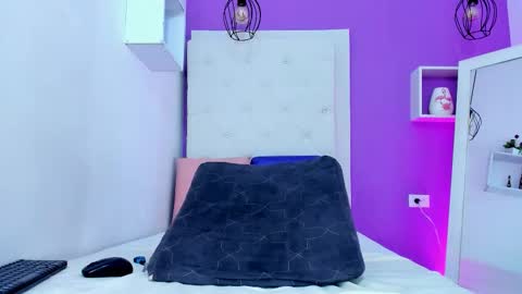 Snapshot of luna_ebony69 chatting on 11/18/25, 08:57 Luna online show from 11/18/25, 08:57