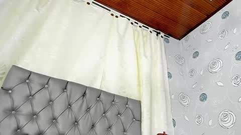 Luna Eva online show from 01/04/25, 05:16