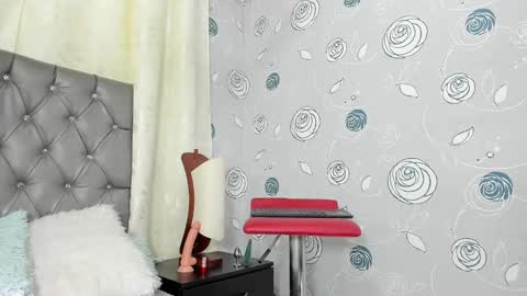 Luna Eva online show from 02/12/25, 09:11