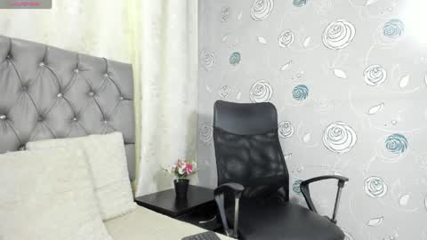 Snapshot of luna_evaa chatting on 04/08/26, 04:51 Luna Eva online show from 04/08/26, 04:51