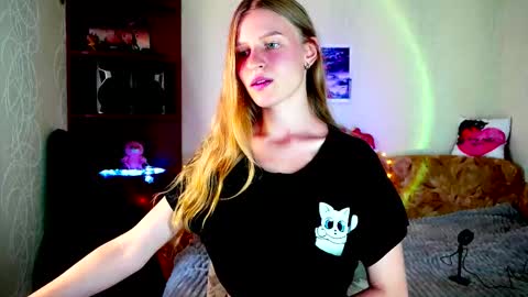 luna_evan online show from 09/24/25, 08:50