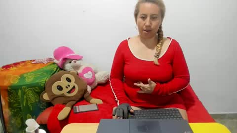lunafantastic online show from 02/16/25, 06:32