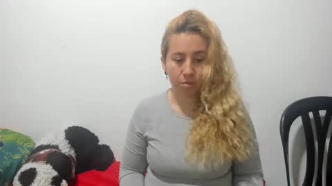 lunafantastic online show from 02/25/25, 01:17