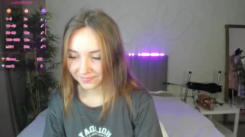 Snapshot of luna_go1d chatting on 10/15/25, 12:22 Luna online show from 10/15/25, 12:22