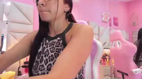 luna_hix online show from 07/18/26, 12:09
