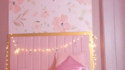 Snapshot of luna_hot_ass chatting on 11/15/25, 02:42 luna_hot_ass online show from 11/15/25, 02:42